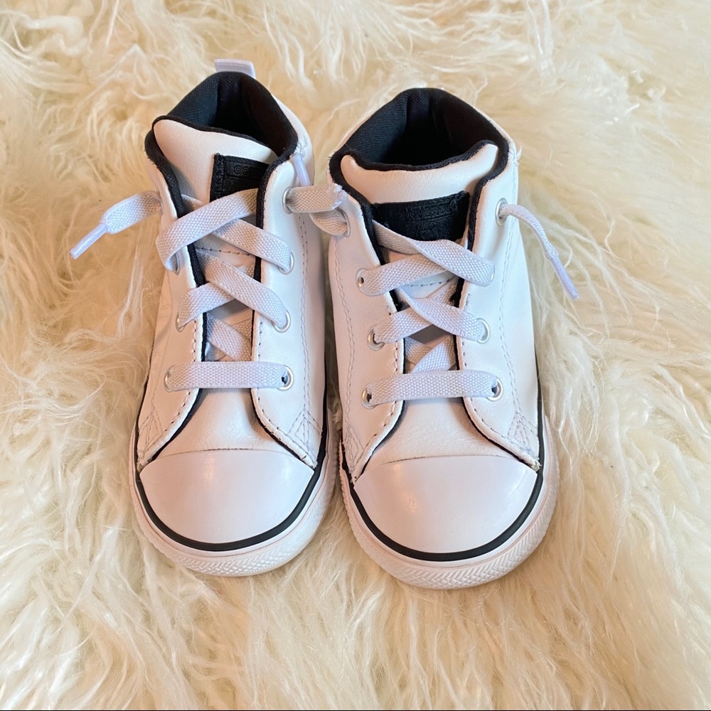 CONVERSE Chuck Taylor Leather Sneaker Toddler
